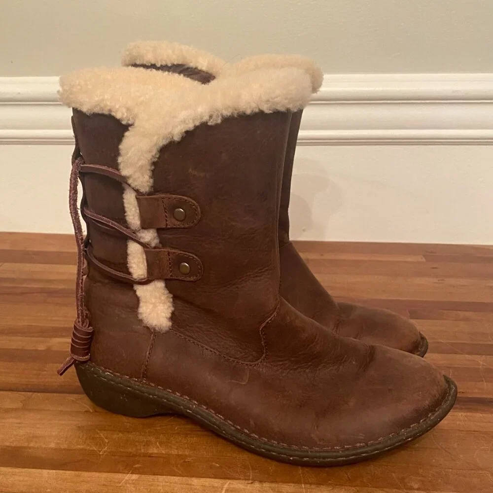 UGG Akadia Brown Leather Sheepskin Boots Women's Size 7